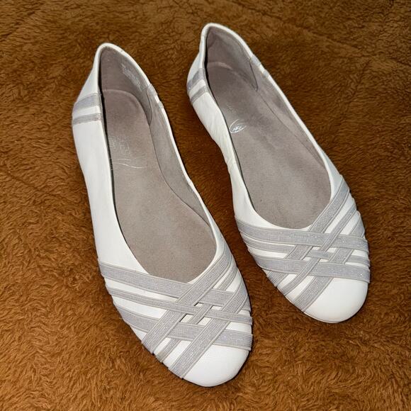 Aerosoles Stitch ‘N Turn White & Silver Crisscross Ballet Flats Women’s Size 8.5 - Picture 1 of 4